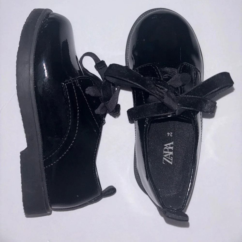 Zara Black Dress Shoes with Decorative Bows